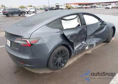 2021 Tesla Model 3 Long Range Dual Motor All-Wheel Drive z USA, uszkodzony, nr VIN 5YJ3E1EB6MF995325